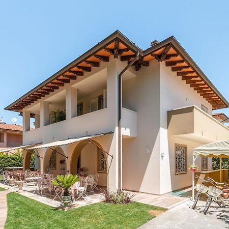 Villa Diletta B&B Форте дей Марми Екстериор снимка